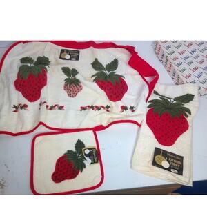 Vintage Morgan Jones Strawberry Towel Set With Original Hess Gift Box